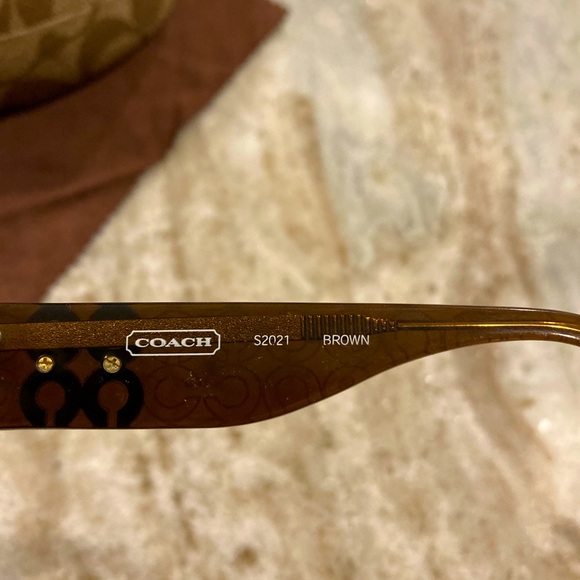 Coach frame for sunglass lenses with branded case. Model S2021. - Picture 3 of 7